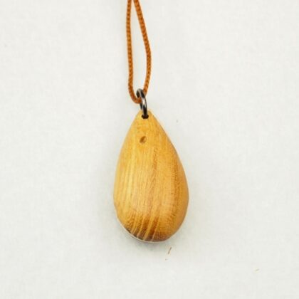 木の ネックレス しずく